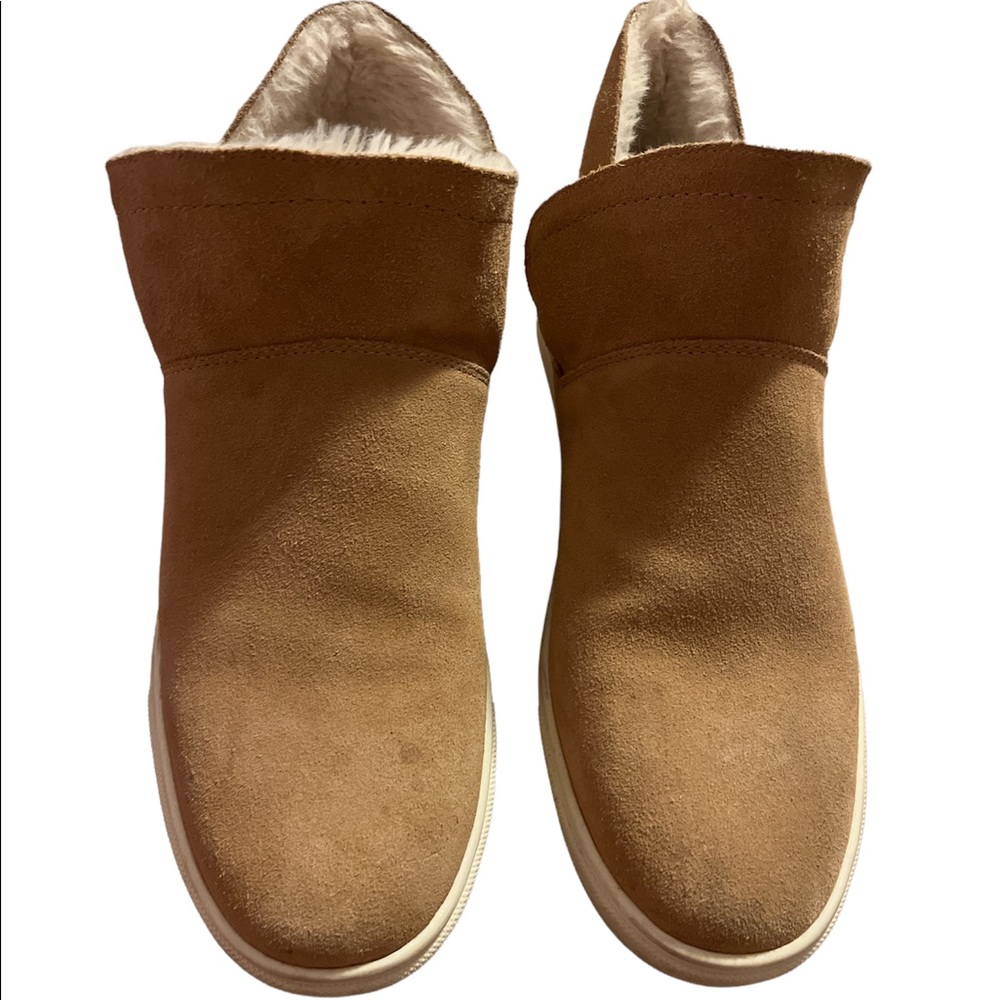 Gianni Bini Tan booties
